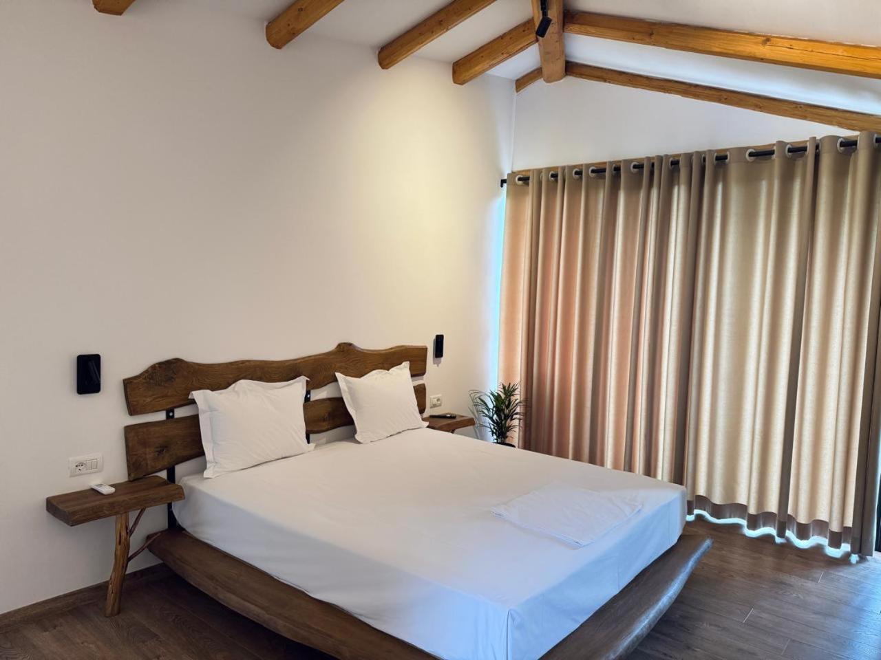 Hotel Alpeta Agrotourism & Winery - Roshnik , Berat Exterior foto